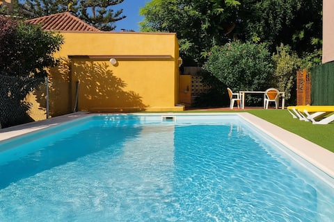 Beach and pool 20 minutes from Barcelona