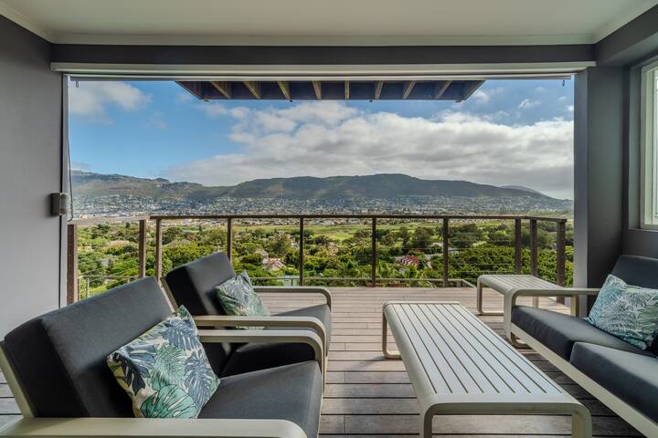 Mountain Side Beach House gallery image 3