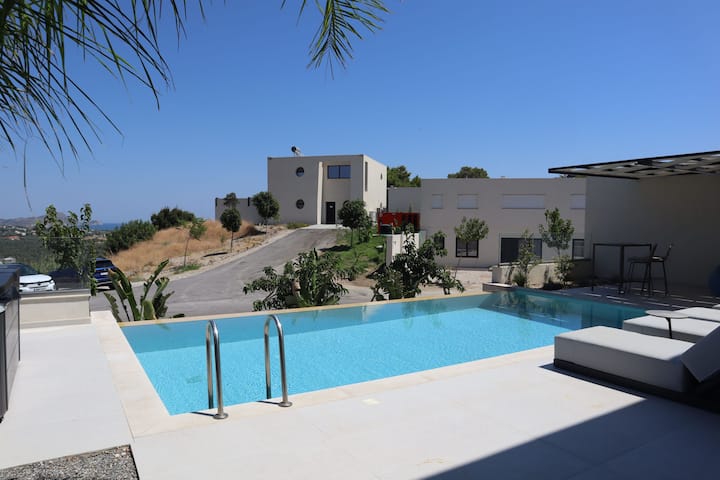 Trapezia Luxury Living - Emerald - Rodas