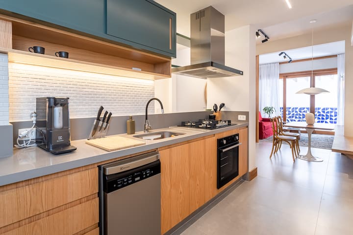 Charming Leblon: 2BR Renovated Gem gallery image 3