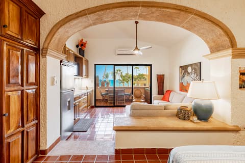 Popular Airbnb listing: Beachfront Condo in San José Del Cabo, Mexico in San José Del Cabo