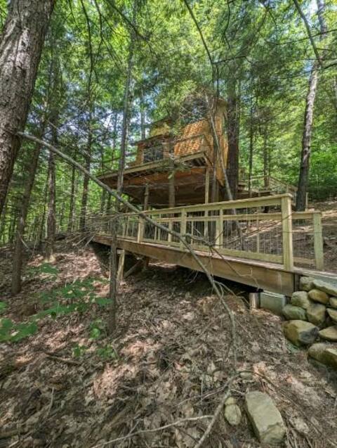 Awesome Maine Treehouse!  Close to Sunday River