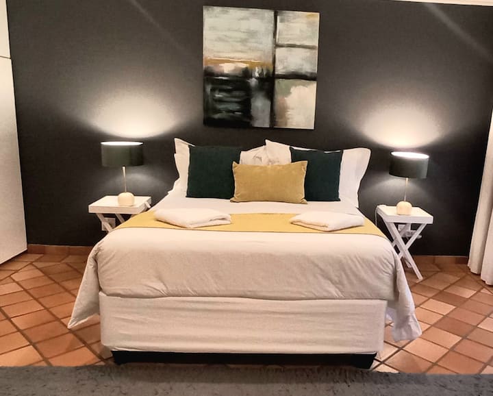 Качествено спално бельо за гостоприемство, което очаква гостите ни да се насладят