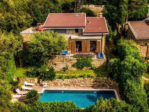 Tuscan coast: villa with pool