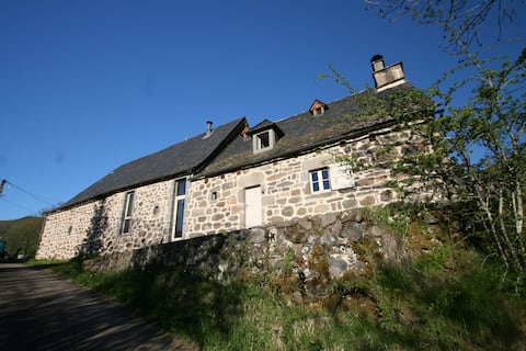 Cantal, Puy Mary gîte 15 people.
