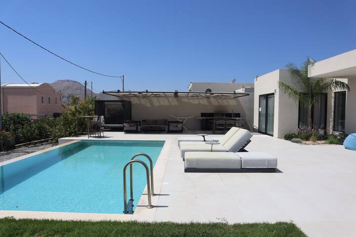 Trapezia Luxury Living- Moonstone