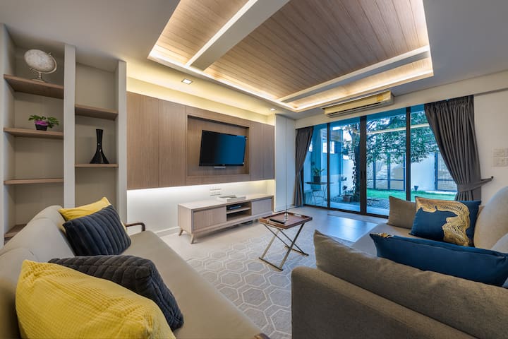 Modern Stay in Ekkamai &ThongLor +Airport Transfer gallery image 5