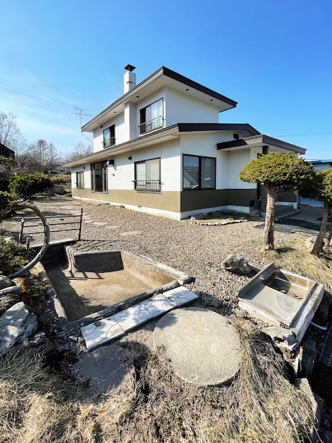 At the entrance to Amino, Hato's house is full of nature