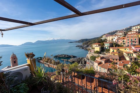 Popular Airbnb listing: 5 Terre, Tellaro - Casa della Sirena in Selaa in Lerici