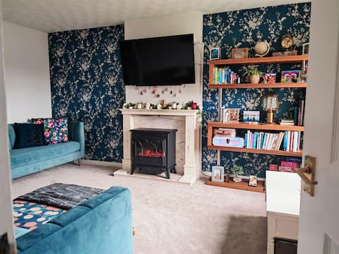 Successful Airbnb property: Entire Home, Quiet Area, EV Charger, Free parking in Wakefield