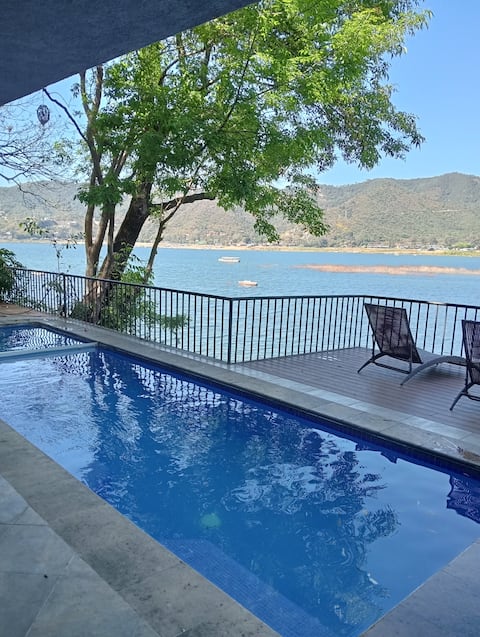 house with lake view and access, pool, barbecue