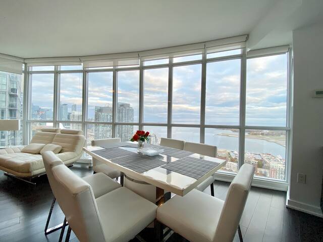 Panoramic Bright Lakeview Condo Free Parking gallery image 5