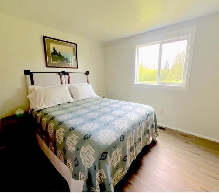 The 2nd bedroom features a queen sized bed with linen sheets and a Pendelton Wool Blanket for a cozy nights sleep.  The window faces west, and provides territorial views of the countryside.  The window also has privacy blinds for a peaceful sleep.  