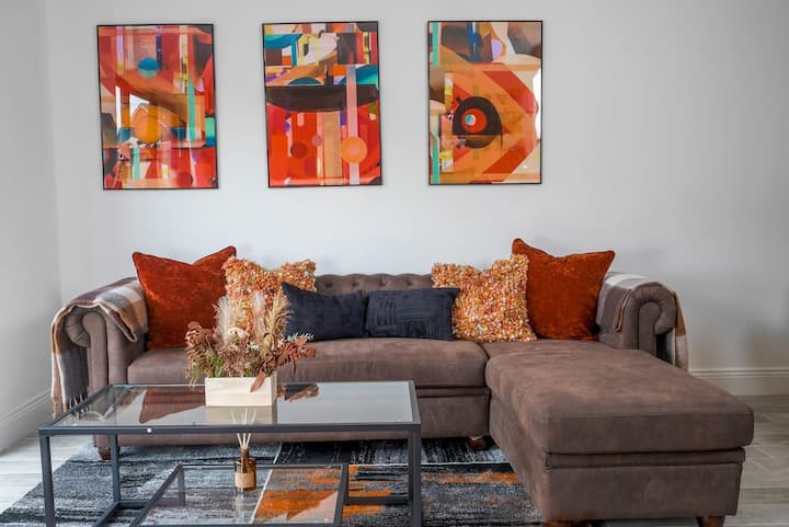 Free Parking | Contractors | Families - Large Home - Durham