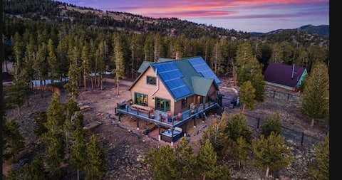 Spacious Luxury Home - Hot Tub/EV Charger