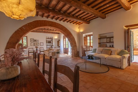 Successful Airbnb property: A 19th century Villa in a Wine Estate in Narni
