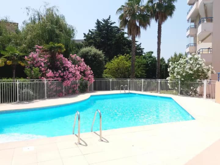 T2, Terrasse, Clim, Garage, Piscine, 750 M Plage. - Fréjus
