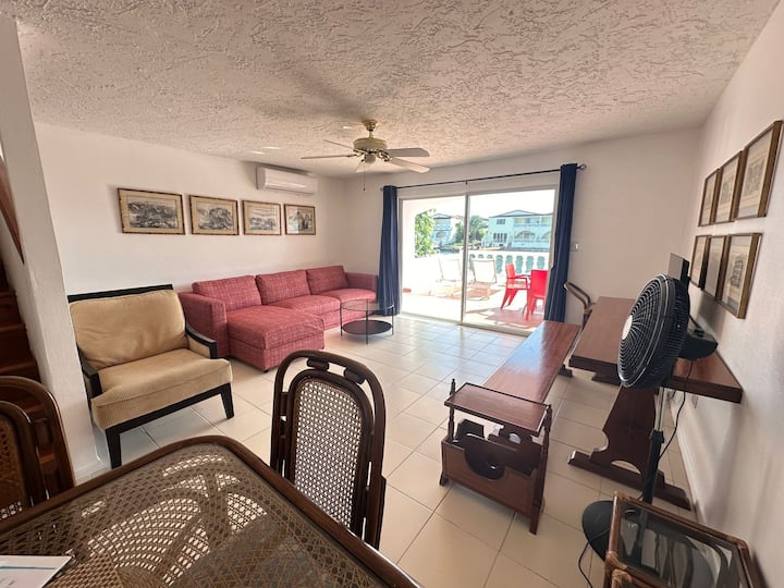 Cheerful Waterfront Villa - Antigua-et-Barbuda