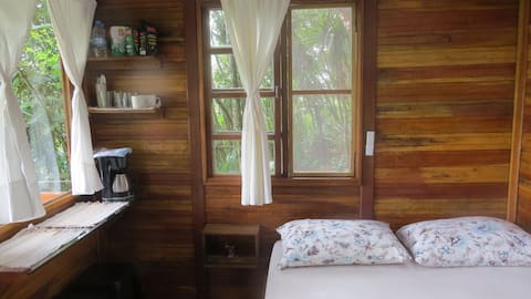 Anúncio popular: Atlantic Forest Cabin (cozy in the forest) em Morretes