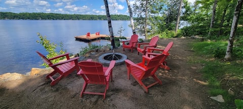 Luxury Lakefront Large Cottage - Hot Tub