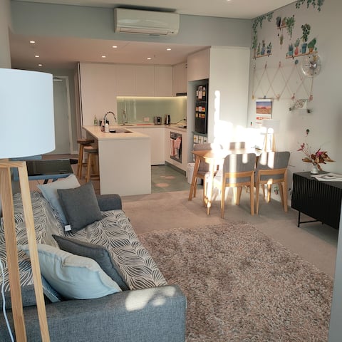 Top Airbnb: Nice View Modern Highrise Apartment in Wentworth Point