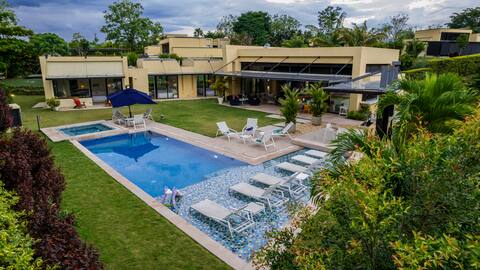 Mocawa Casa Eden: Heated Pool, Jacuzzi & BBQ