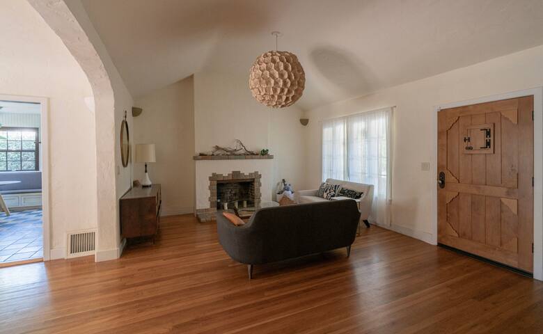 Beautiful Family Garden House gallery image 2