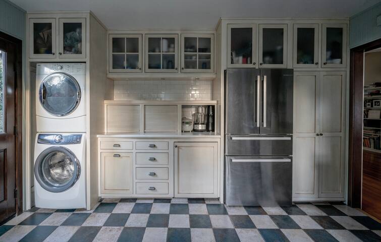 Beautiful Family Garden House gallery image 5