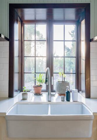 Beautiful Family Garden House gallery image 3