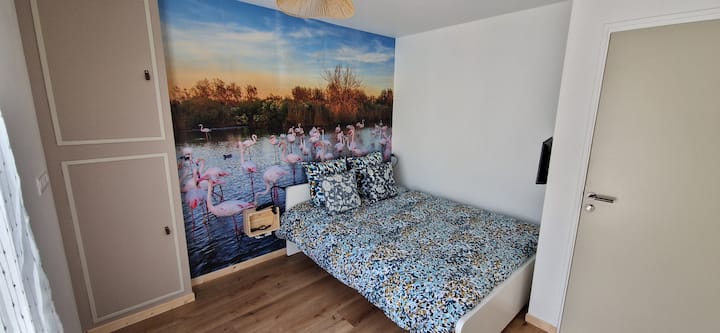Dhomë me flamingo rozë - Krevat dopio "king" 160 cm x 200 cm