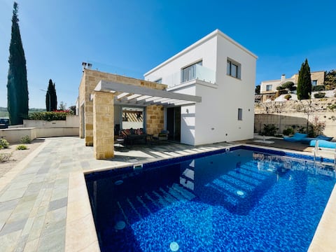 Stunning Sea & Mountain Views | Beautiful Villa