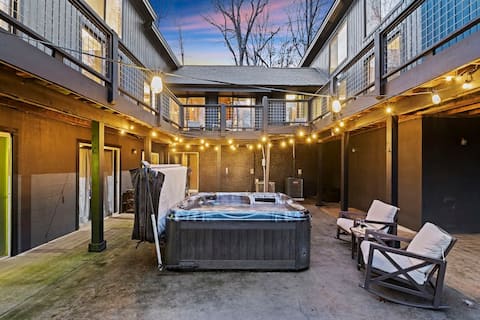 Hot Tub | King Beds | Near AVL and Asheville