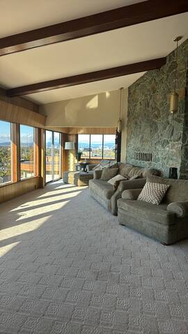 Entire Retreat- 4 beds 2 Bath, Kitchen gallery image 2