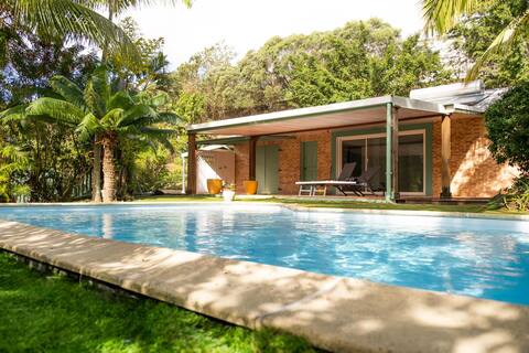 Zen villa for holidays with pool and garden