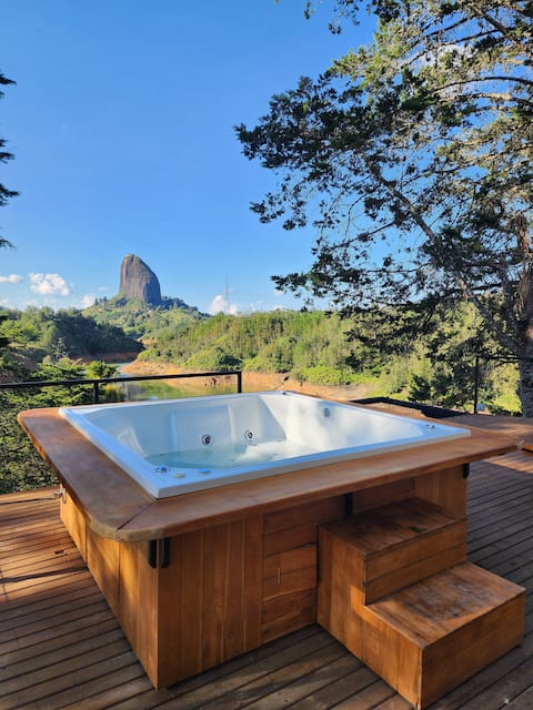 Guatapé Lake House with breathtaking view