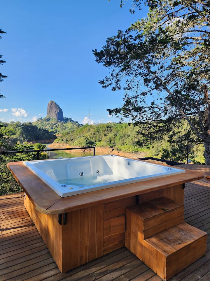 Guatapé Lake House with breathtaking view