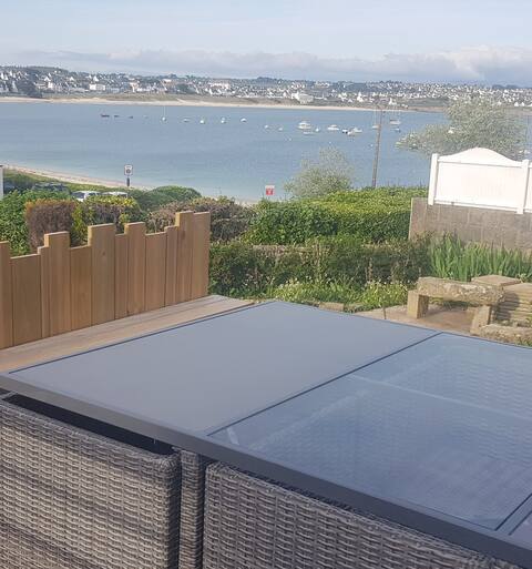Little paradise overlooking the sea