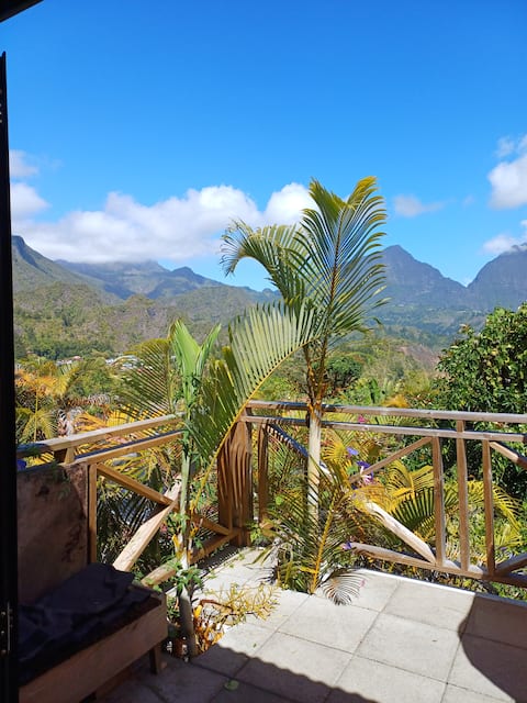 Seasonal rental of cozy 2-bedroom house in Hell-Bourg