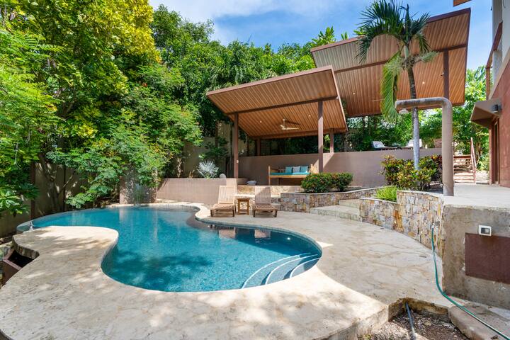 Luxurious Couples Retreat for Nature Lovers