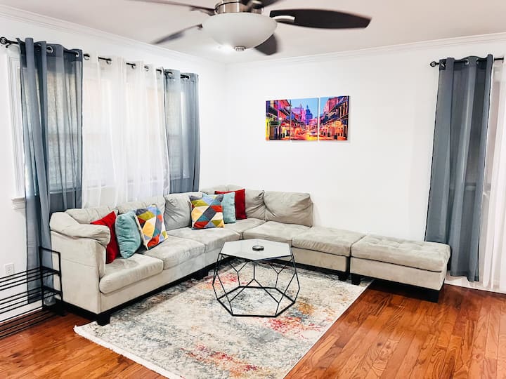 Cute And Quiet Home 15min From Downtown Nola - Chalmette, LA