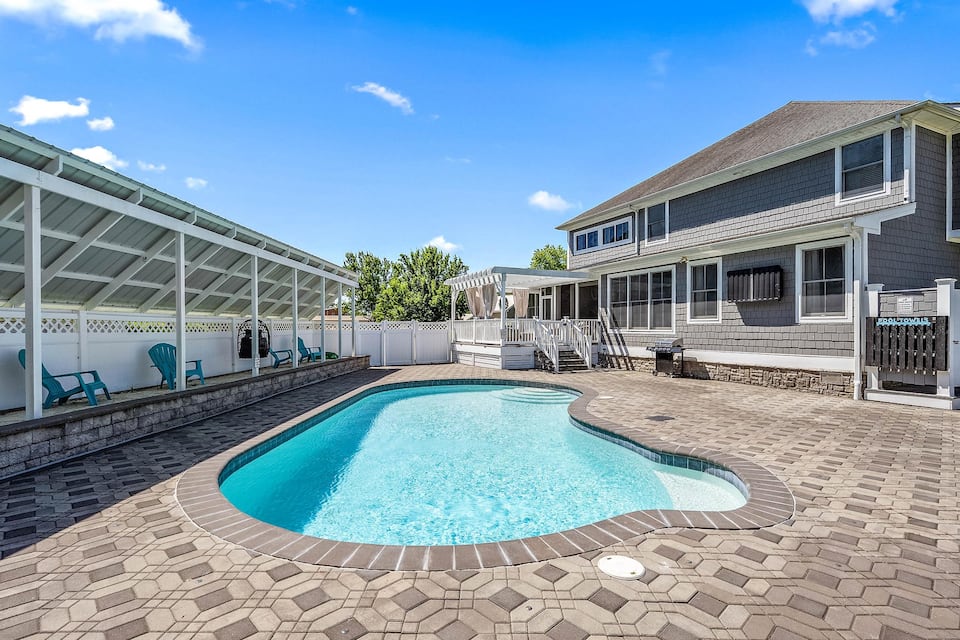 Top-earning Airbnb listing in Frankford, 6 bedrooms