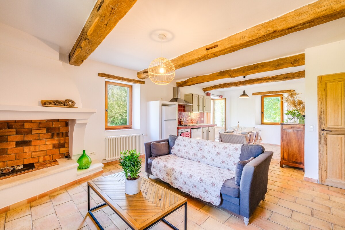 Propriété Airbnb réussie: Farmhouse * * * *, heated pool, view, 6 people à Bonnieux