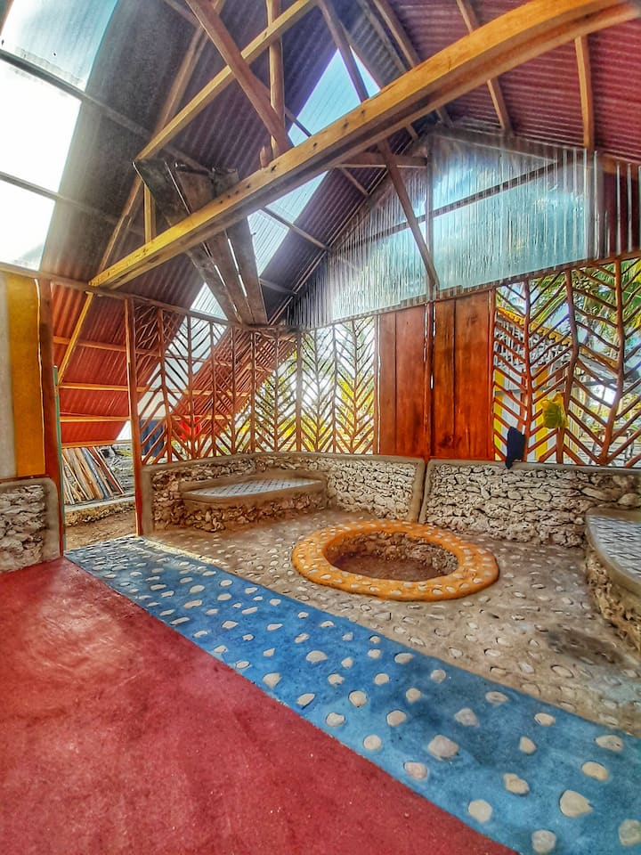 Ina Roa – Austronesian House – Full Board - Maluku