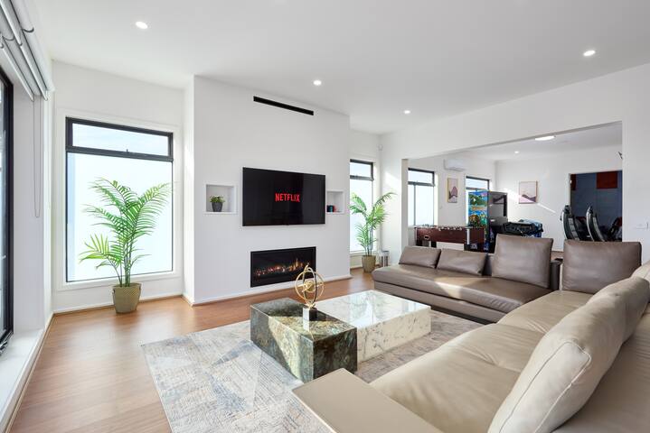 MAX Entertain Beachside Retreat – Amazing Backyard gallery image 2