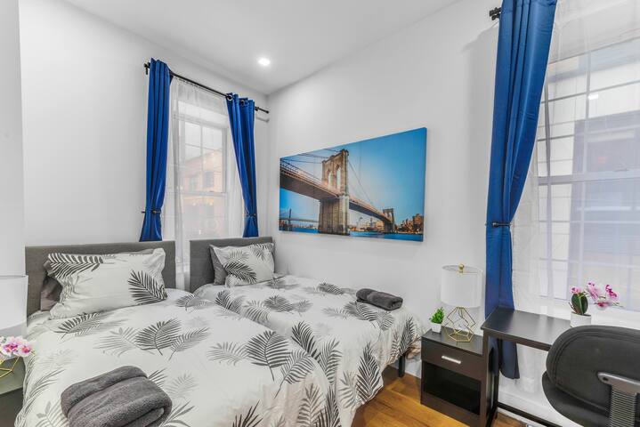 4 Bed 2 Bath Apartment in the Financial District gallery image 4