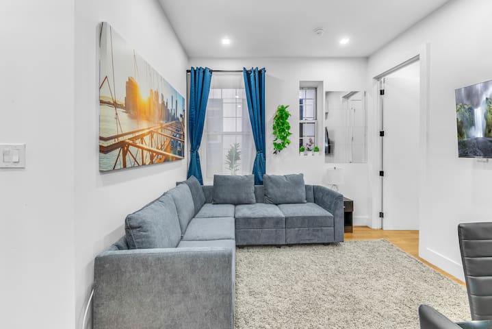 4 Bed 2 Bath Apartment in the Financial District gallery image 2