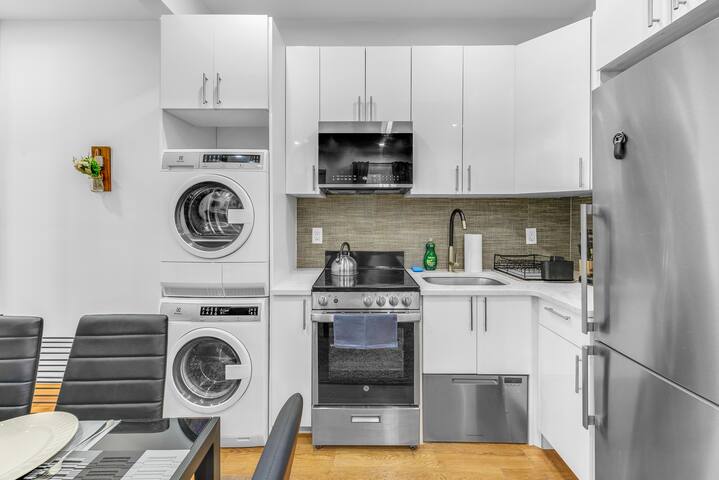 4 Bed 2 Bath Apartment in the Financial District gallery image 5