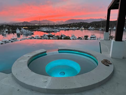 New Luxury Penthouse Condo - Amazing Marina Views