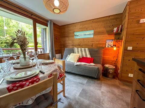 Top Airbnb: Le Petit Chalet with pool in the heart of the resort à Les Déserts