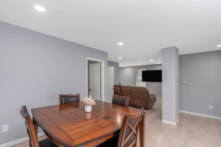 Albany Charm Stylish 1br Apt In Historic Cohoes - Troy, NY